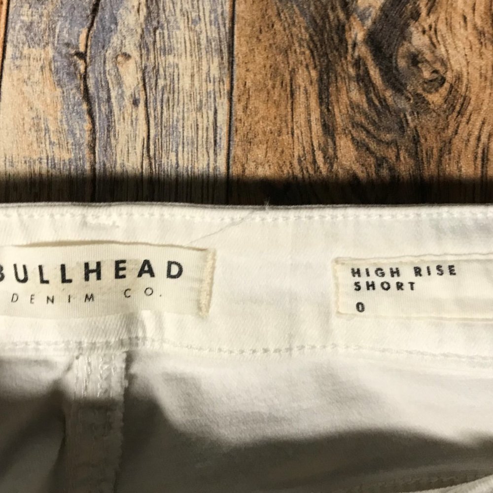 Bullhead Denim Co high rise shorts, white, size 0. (#SUM106) - Picture 3 of 5